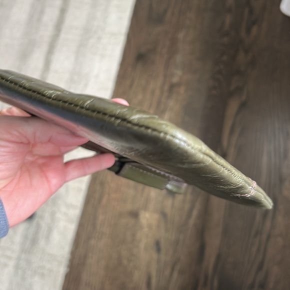 NEW HOBO Sable clutch wristlet in Deep Moss. - Picture 8 of 11